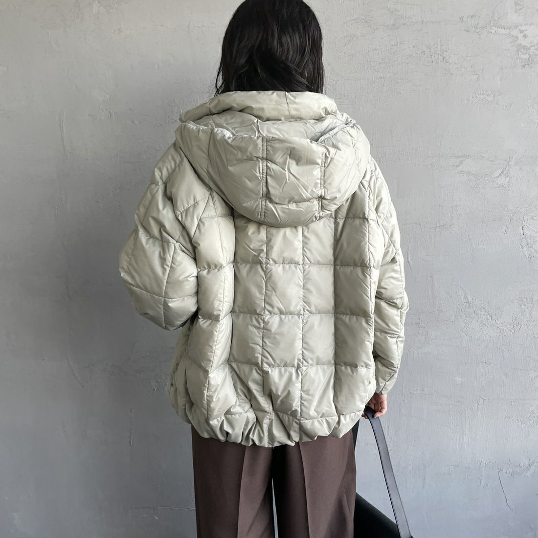 DANTON [ダントン] ダウンフーデッドジャケット [DT-A0567NRP] GREIGE&&モデル身長：160cm 着用サイズ：S&&