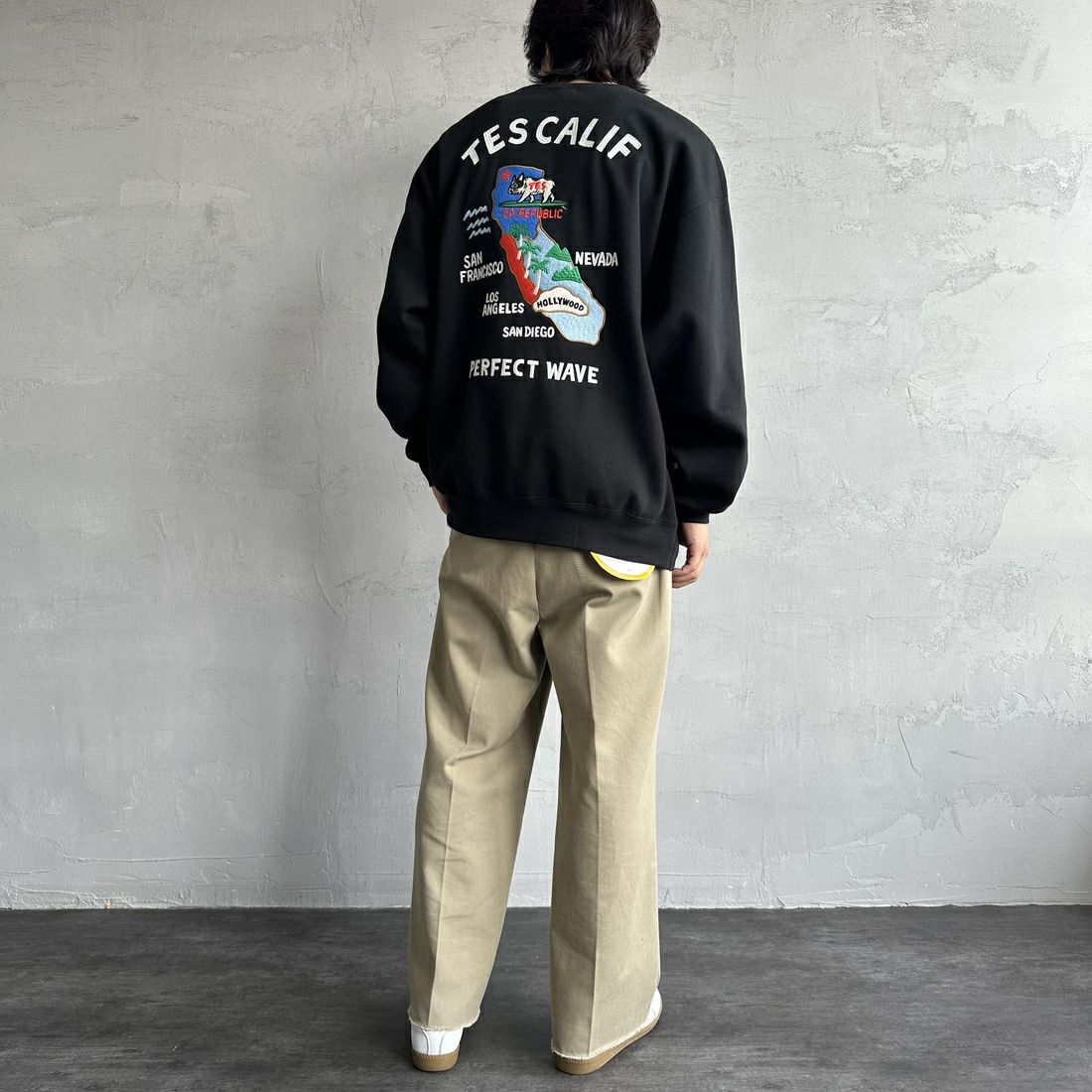 The Endless Summer [エンドレスサマー] 別注 TES CALIF MAP バック刺繍スウェット [C-24774504-JF] 01 BLACK &&モデル身長：179cm 着用サイズ：XL&&