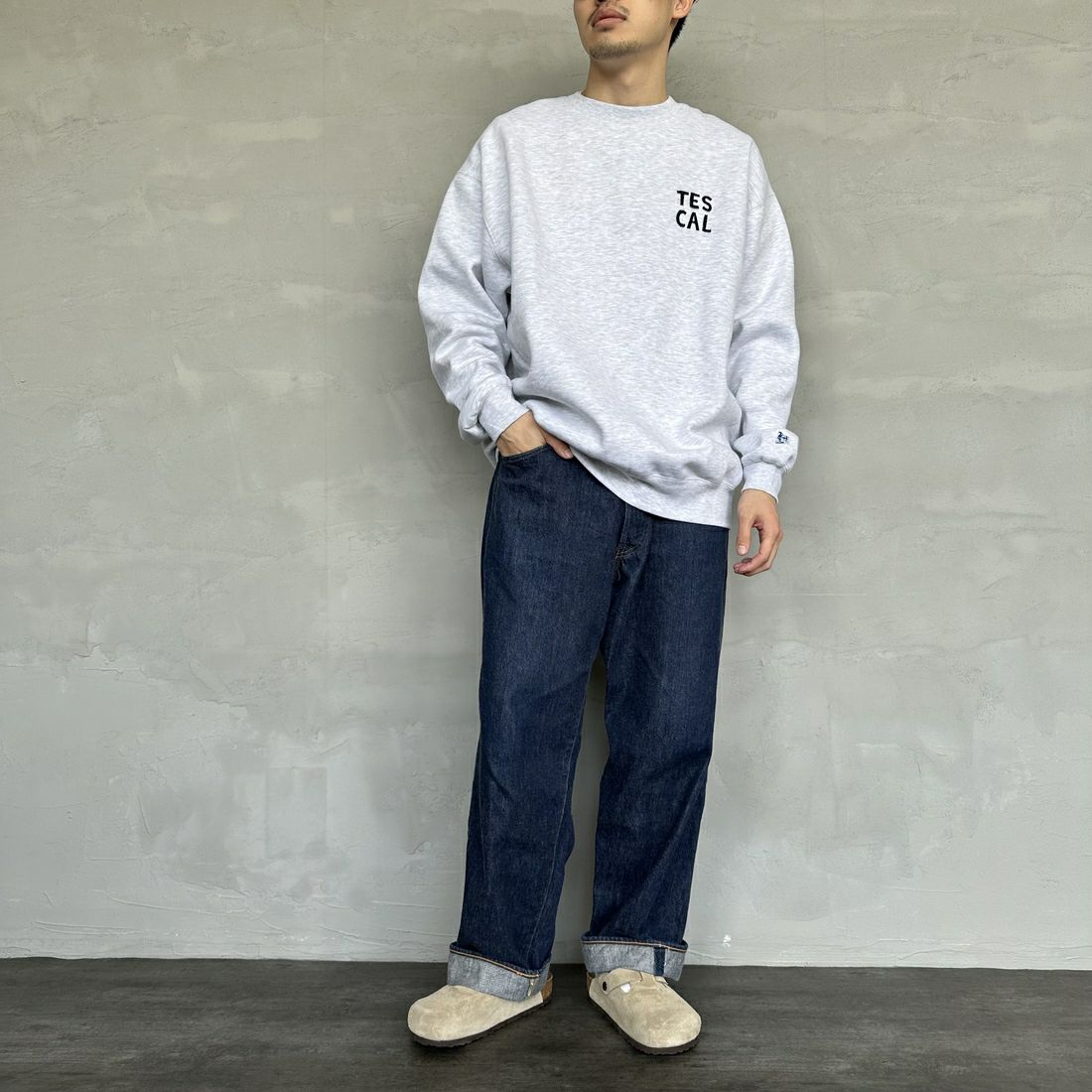 The Endless Summer [エンドレスサマー] 別注 TES CALIF MAP バック刺繍スウェット [C-24774504-JF] 03 GRAY &&モデル身長：168cm 着用サイズ：L&&