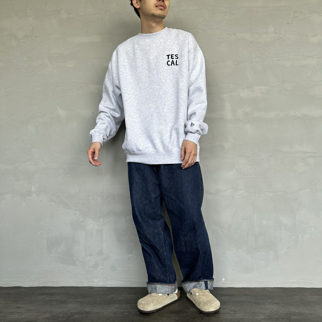 The Endless Summer [エンドレスサマー] 別注 TES CALIF MAP バック刺繍スウェット [C-24774504-JF] 03 GRAY &&モデル身長：168cm 着用サイズ：L&&