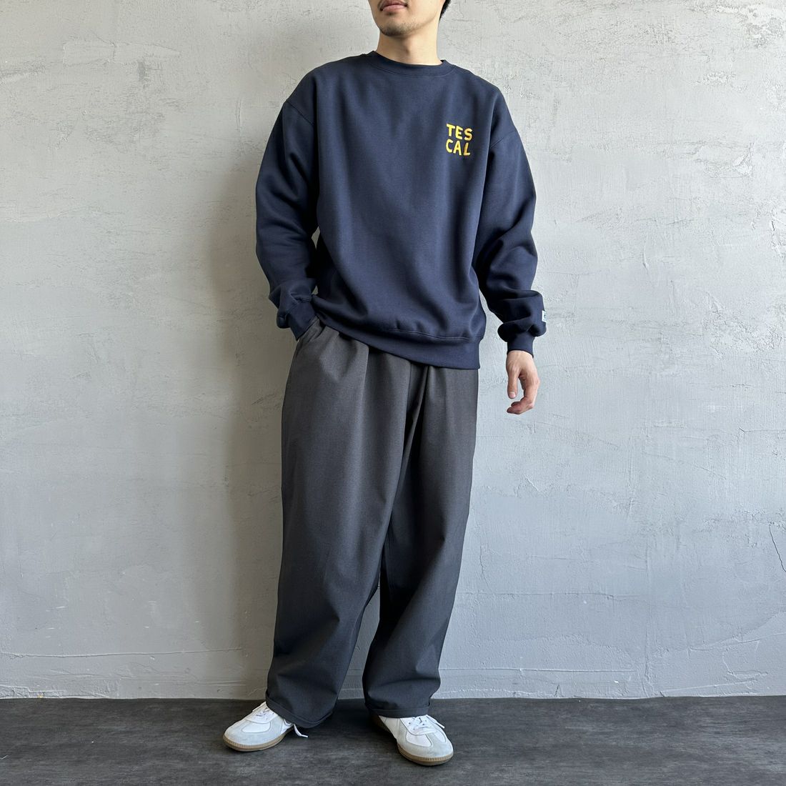 The Endless Summer [エンドレスサマー] 別注 TES CALIF MAP バック刺繍スウェット [C-24774504-JF] 60 NAVY &&モデル身長：168cm 着用サイズ：M&&