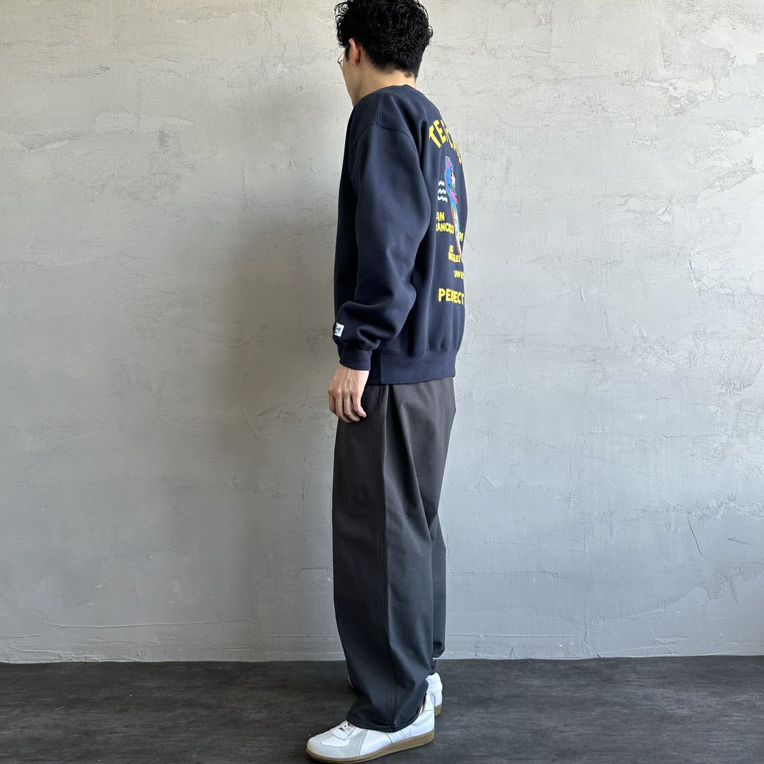 The Endless Summer [エンドレスサマー] 別注 TES CALIF MAP バック刺繍スウェット [C-24774504-JF] 60 NAVY &&モデル身長：168cm 着用サイズ：M&&