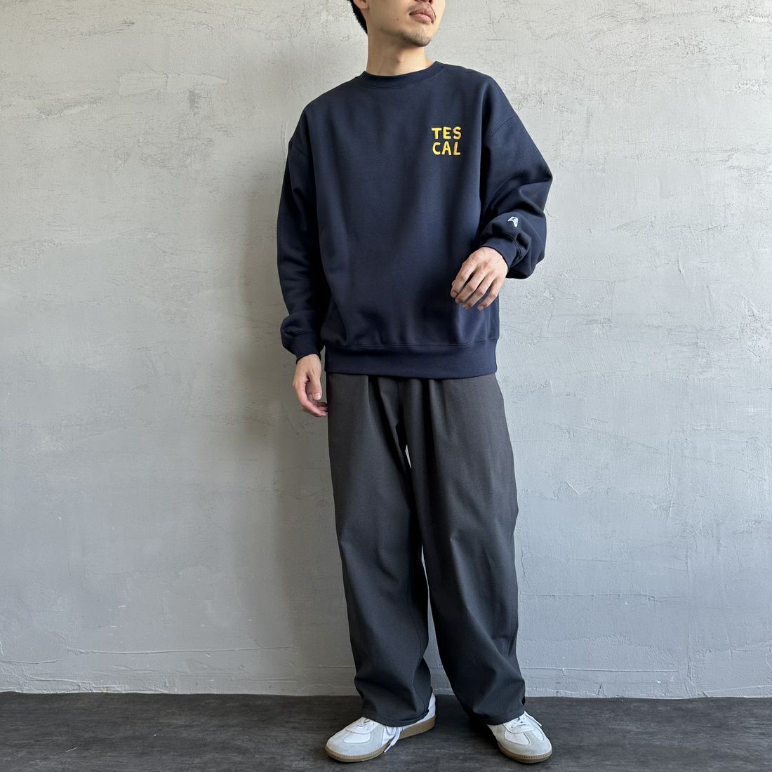 The Endless Summer [エンドレスサマー] 別注 TES CALIF MAP バック刺繍スウェット [C-24774504-JF] 60 NAVY &&モデル身長：168cm 着用サイズ：M&&