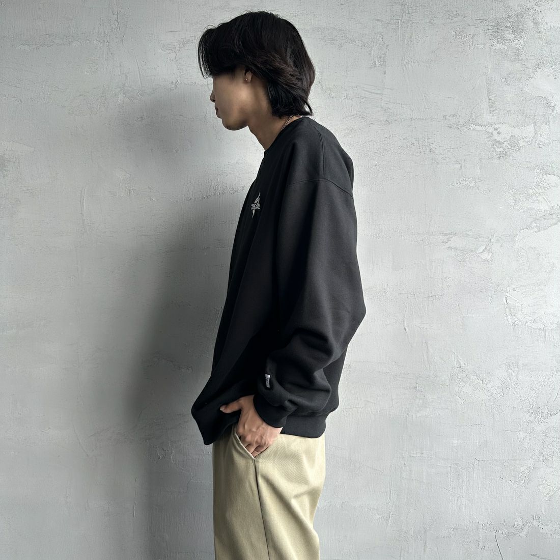 The Endless Summer [エンドレスサマー] 別注 TES CALバックロゴ刺繍スウェット [C-24774505-JF] 01 BLACK &&モデル身長：179cm 着用サイズ：XL&&