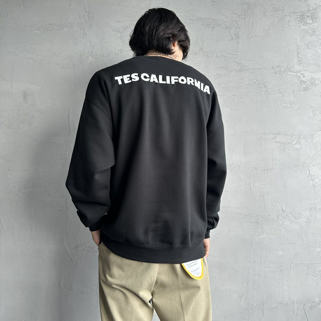 The Endless Summer [エンドレスサマー] 別注 TES CALバックロゴ刺繍スウェット [C-24774505-JF] 01 BLACK &&モデル身長：179cm 着用サイズ：XL&&