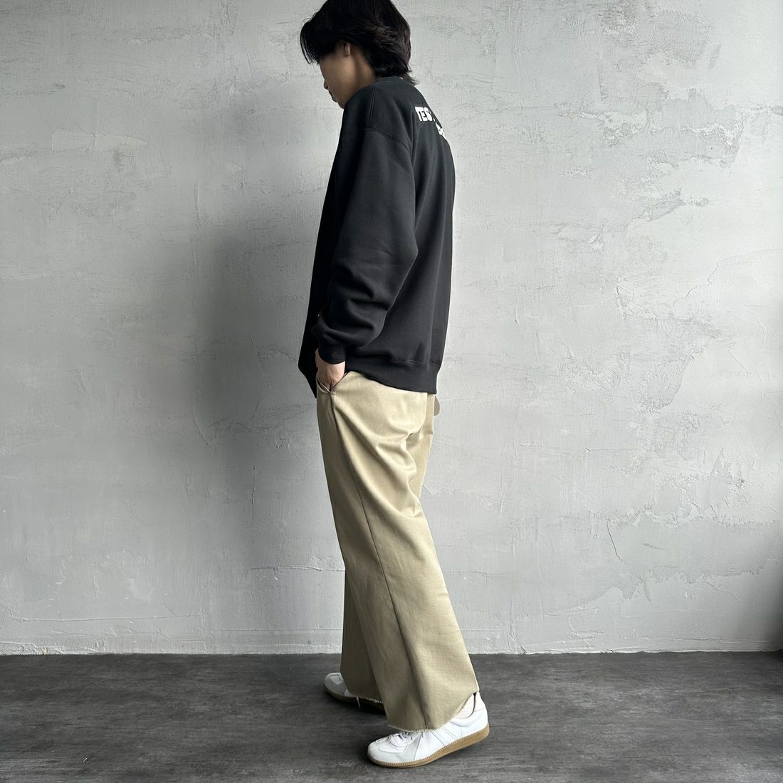 The Endless Summer [エンドレスサマー] 別注 TES CALバックロゴ刺繍スウェット [C-24774505-JF] 01 BLACK &&モデル身長：179cm 着用サイズ：XL&&