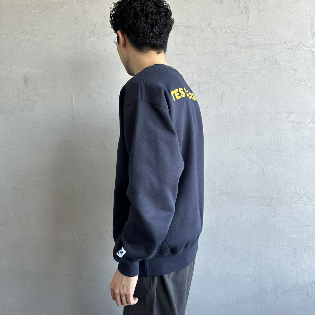 The Endless Summer [エンドレスサマー] 別注 TES CALバックロゴ刺繍スウェット [C-24774505-JF] 60 NAVY &&モデル身長：168cm 着用サイズ：M&&