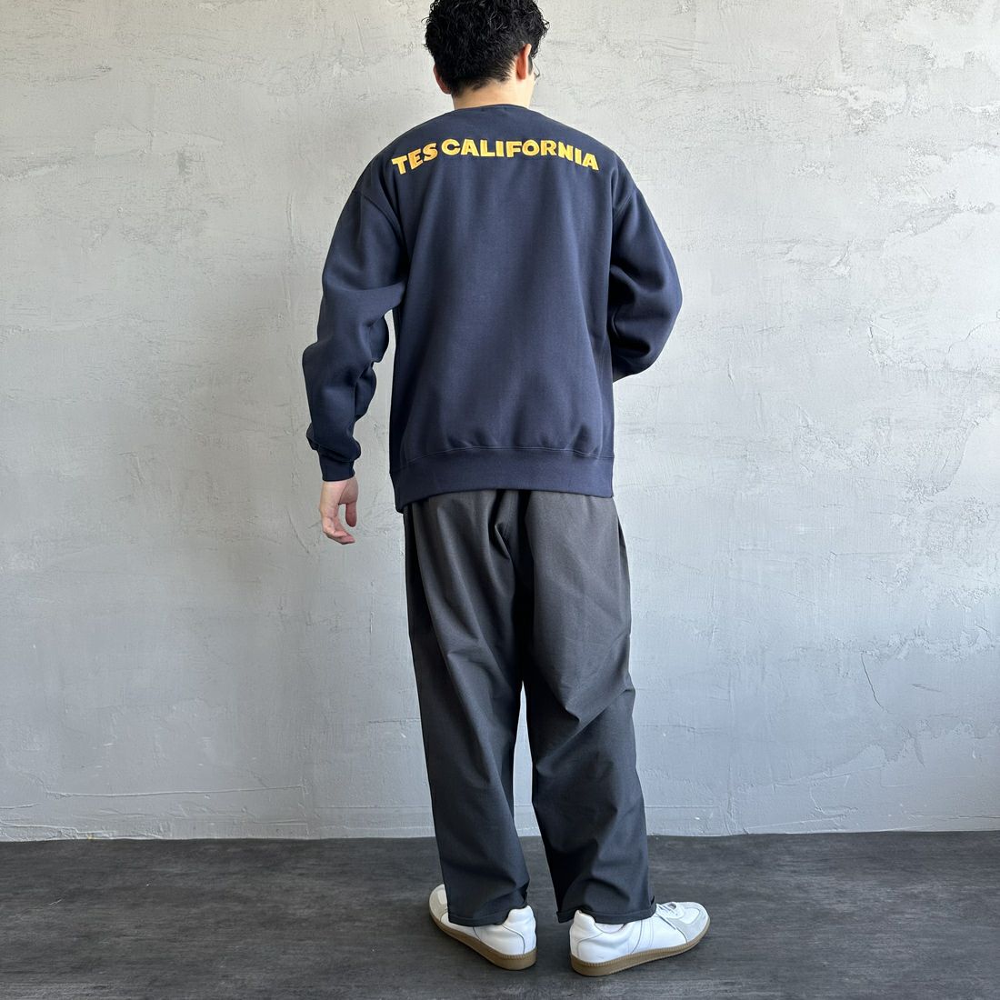 The Endless Summer [エンドレスサマー] 別注 TES CALバックロゴ刺繍スウェット [C-24774505-JF] 60 NAVY &&モデル身長：168cm 着用サイズ：M&&