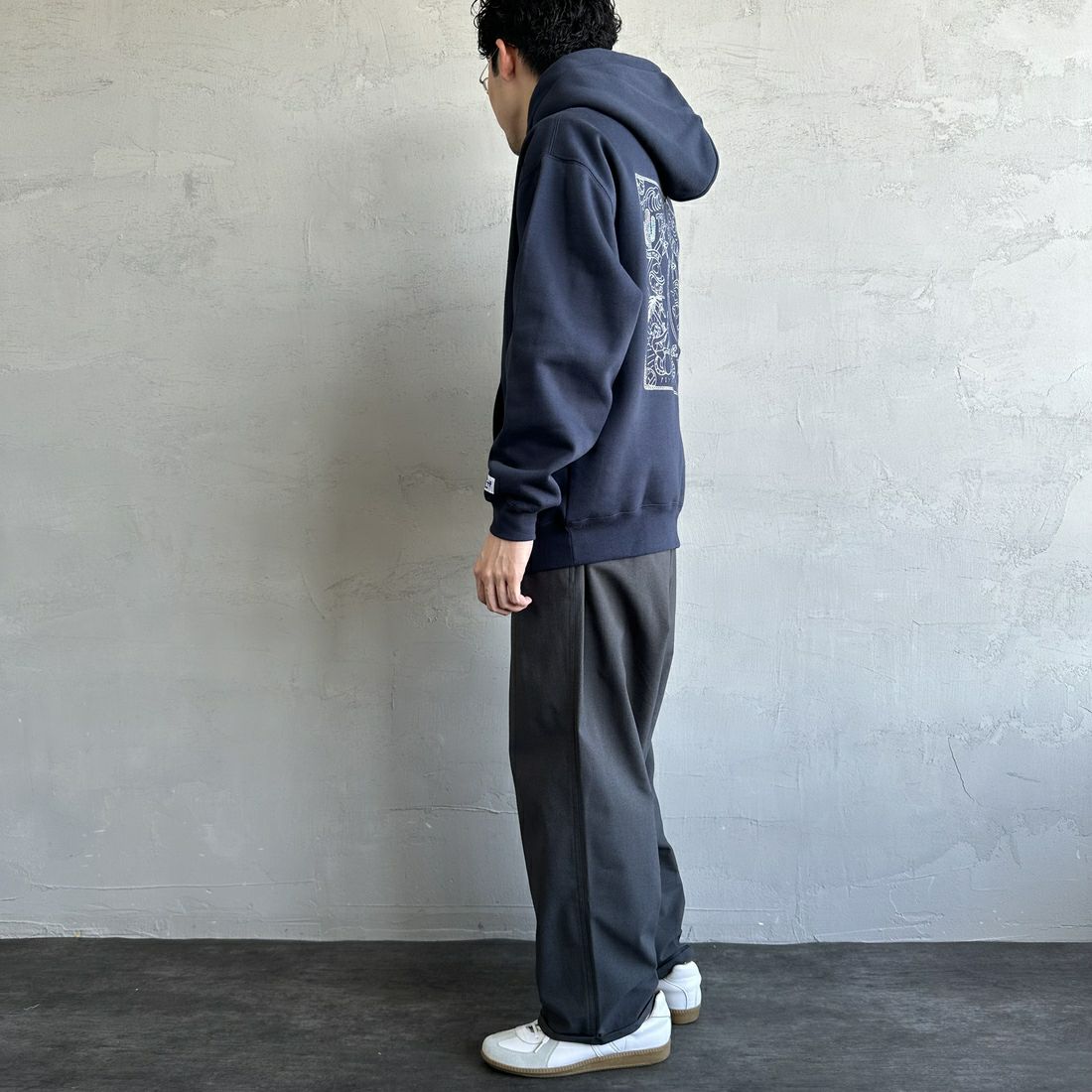 The Endless Summer [エンドレスサマー] 別注 バンダナ刺繍スウェットパーカー [C-24774508-JF] 60 NAVY &&モデル身長：168cm 着用サイズ：M&&