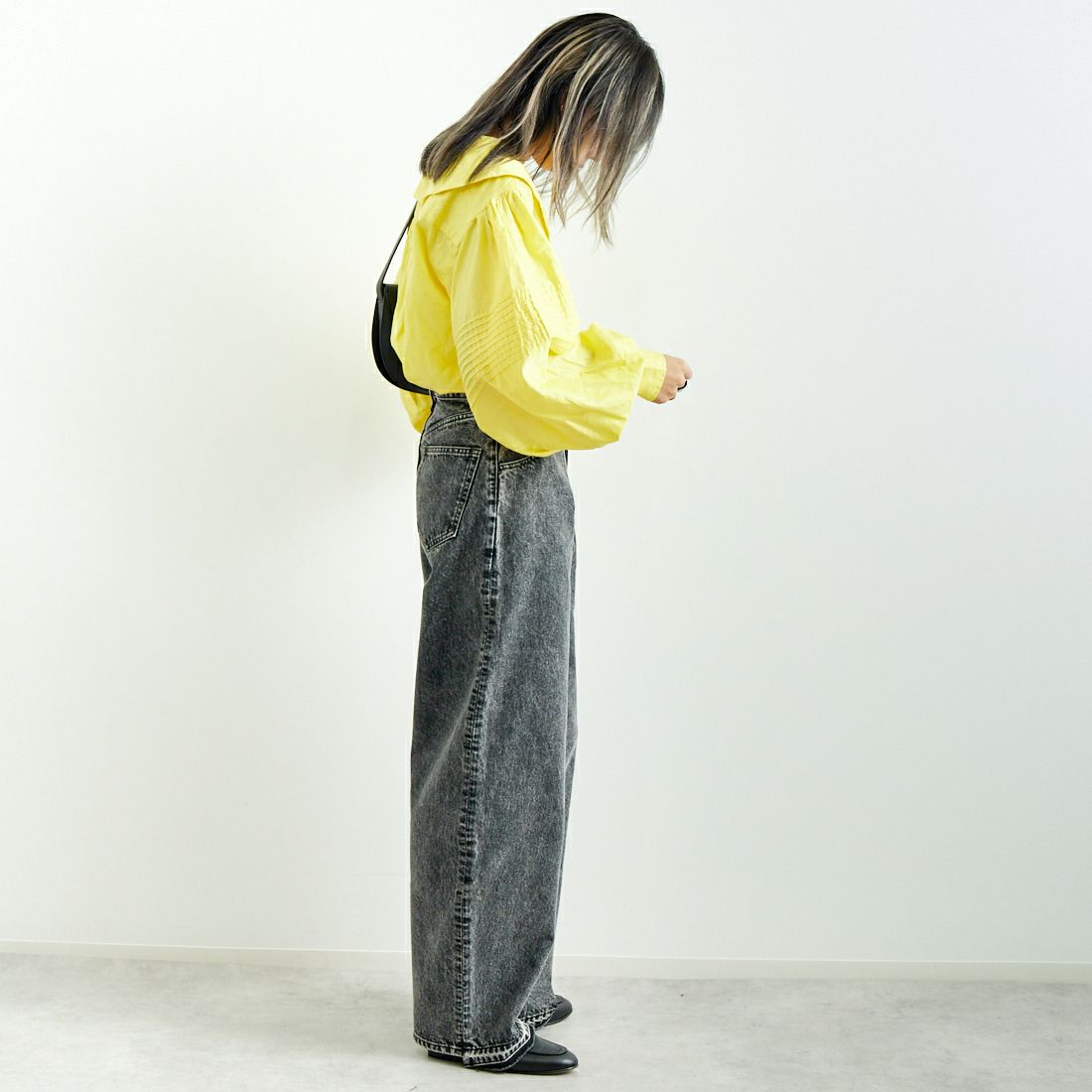 crinkle crinkle crinkle [クリンクル クリンクル クリンクル] ラウンドカラーボリュームブラウス [CC-3011] YELLOW &&モデル身長：167cm 着用サイズ：F&&