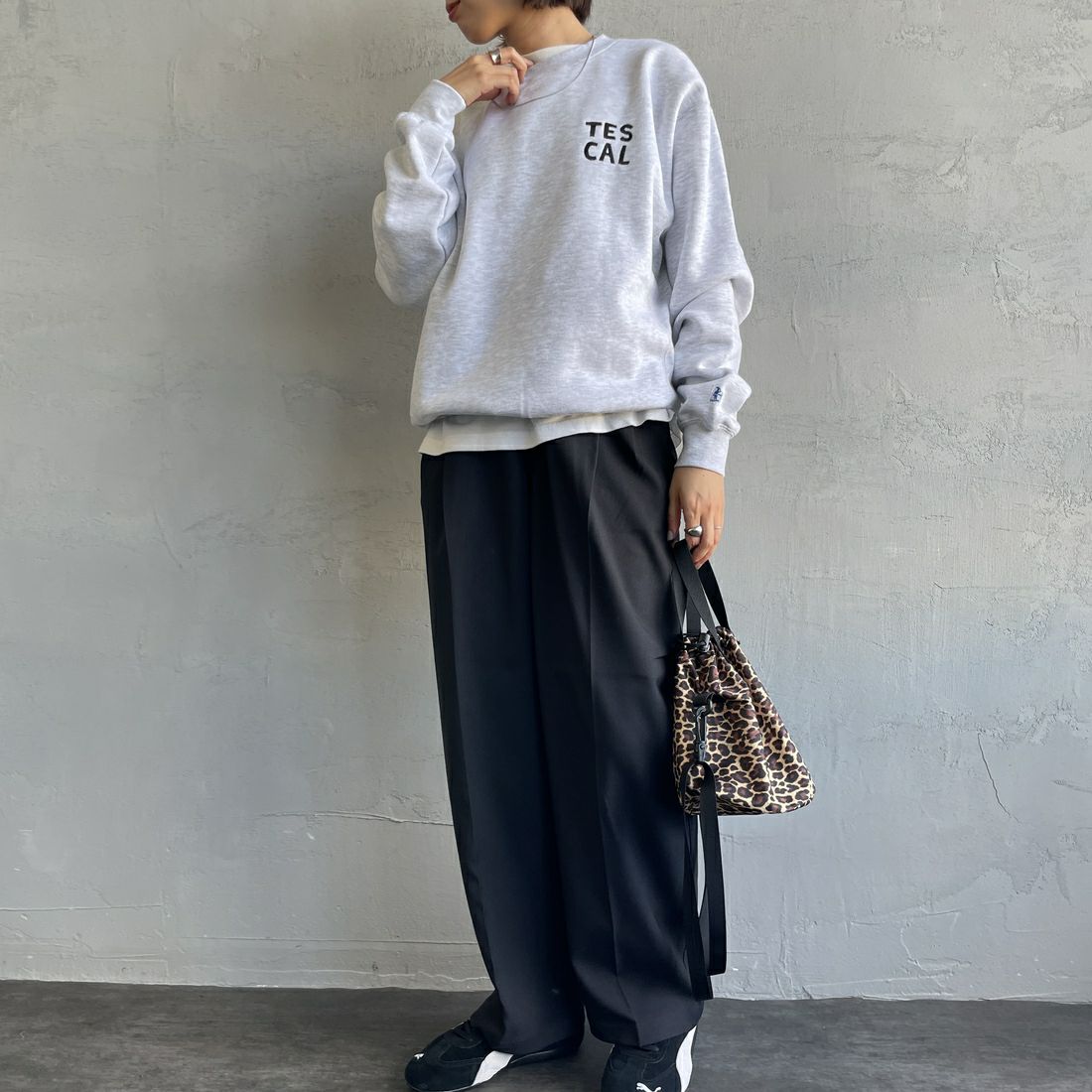 The Endless Summer [エンドレスサマー] 別注 TES CALIF MAP バック刺繍スウェット [C-24774504-JF] 03 GRAY &&モデル身長：159cm 着用サイズ：S&&