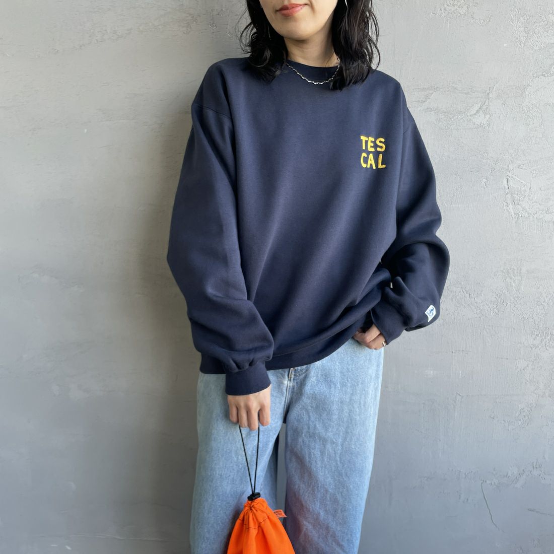 The Endless Summer [エンドレスサマー] 別注 TES CALIF MAP バック刺繍スウェット [C-24774504-JF] 60 NAVY &&モデル身長：160cm 着用サイズ：S&&