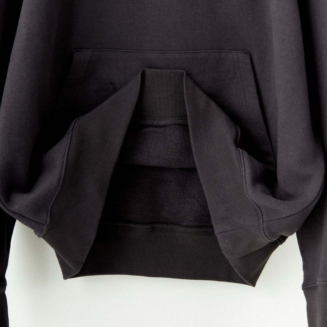 DEUS EX MACHINA [デウス エクス マキナ] エンジェルエネルギーフーディ [DMF248534] ANTHRACITE