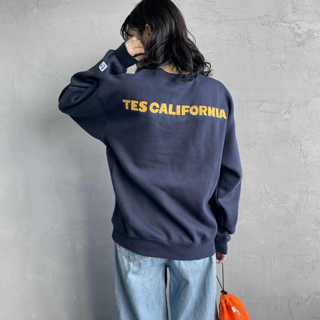 The Endless Summer [エンドレスサマー] 別注 TES CALバックロゴ刺繍スウェット [C-24774505-JF] 60 NAVY &&モデル身長：160cm 着用サイズ：S&&