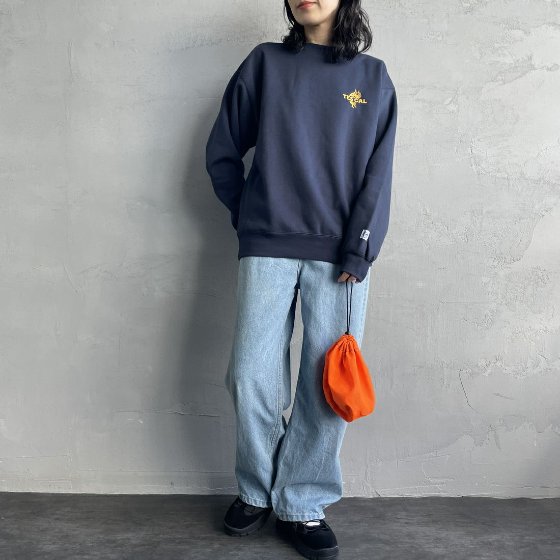 The Endless Summer [エンドレスサマー] 別注 TES CALバックロゴ刺繍スウェット [C-24774505-JF] 60 NAVY &&モデル身長：160cm 着用サイズ：S&&