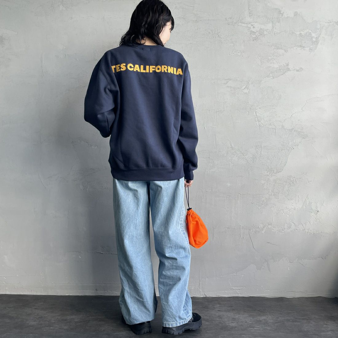 The Endless Summer [エンドレスサマー] 別注 TES CALバックロゴ刺繍スウェット [C-24774505-JF] 60 NAVY &&モデル身長：160cm 着用サイズ：S&&