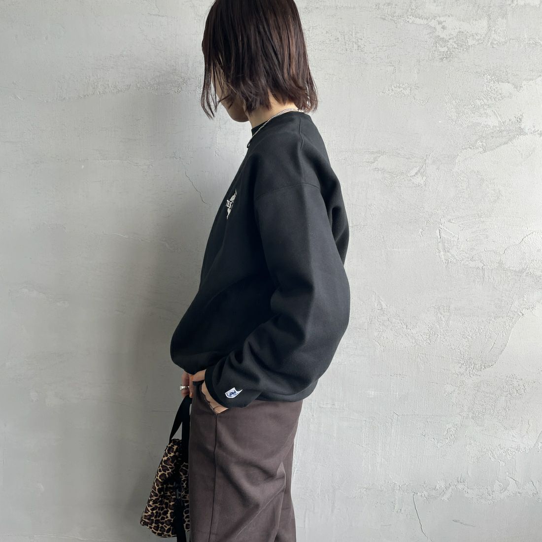 The Endless Summer [エンドレスサマー] 別注 TES CALバックロゴ刺繍スウェット [C-24774505-JF] 01 BLACK &&モデル身長：159cm 着用サイズ：S&&