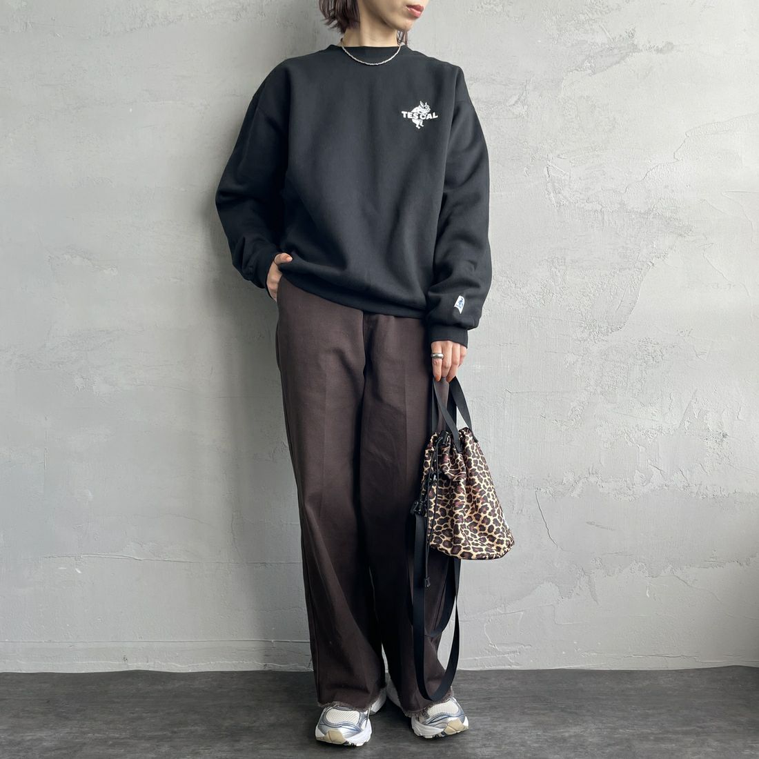 The Endless Summer [エンドレスサマー] 別注 TES CALバックロゴ刺繍スウェット [C-24774505-JF] 01 BLACK &&モデル身長：159cm 着用サイズ：S&&