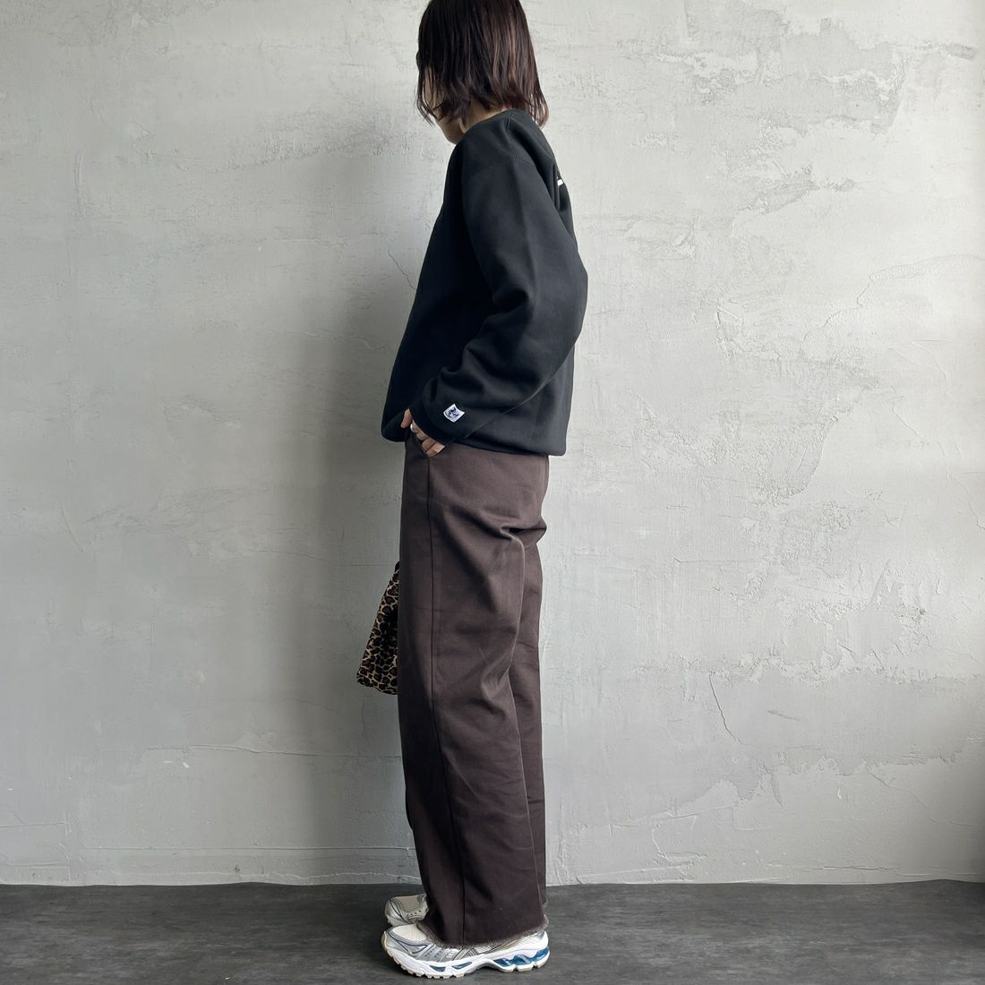 The Endless Summer [エンドレスサマー] 別注 TES CALバックロゴ刺繍スウェット [C-24774505-JF] 01 BLACK &&モデル身長：159cm 着用サイズ：S&&