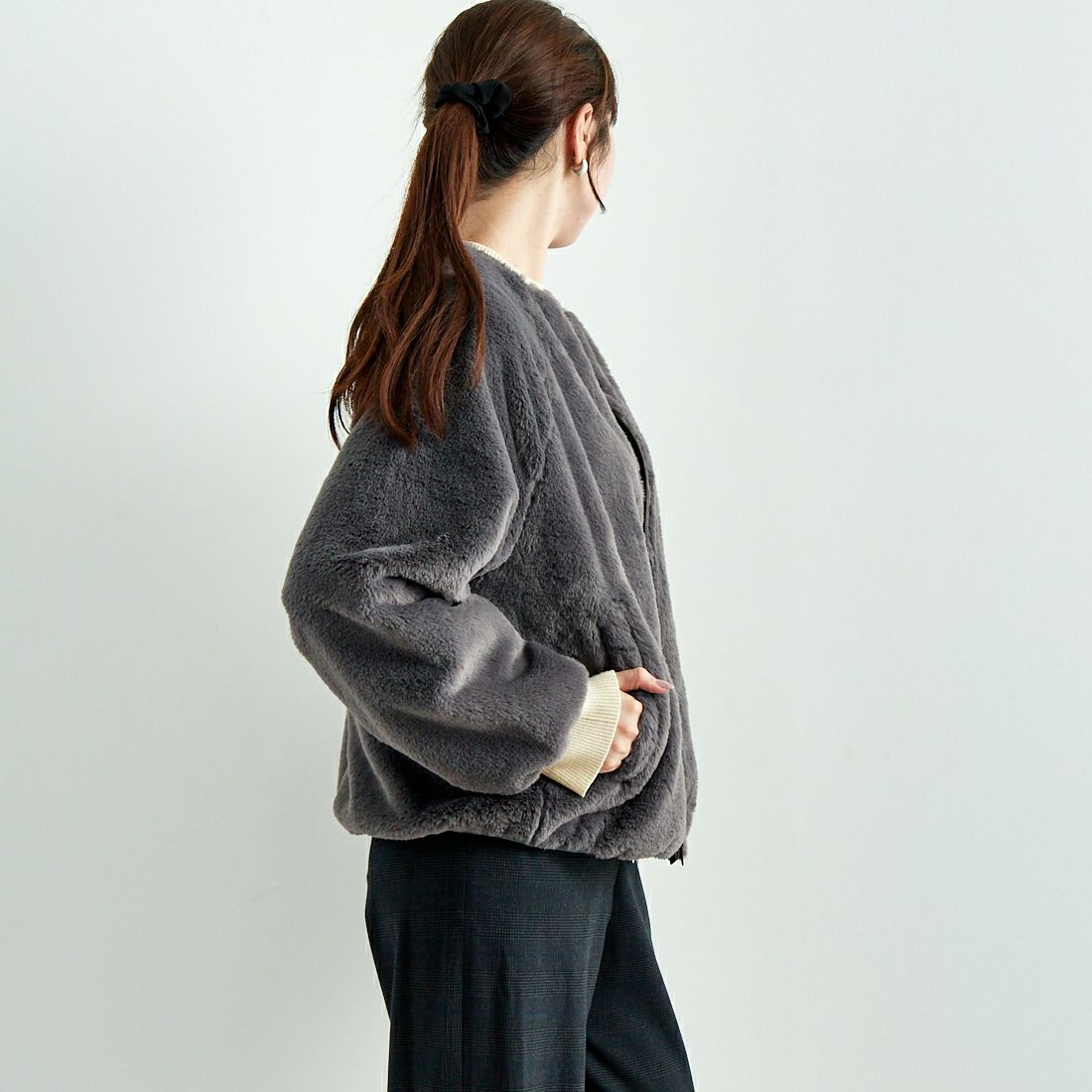 Jeans Factory Clothes [ジーンズファクトリークローズ] リバーシブルフェイクファーブルゾン [147221] 08 ﾁｬｺｰﾙ &&モデル身長：167cm 着用サイズ：F&&