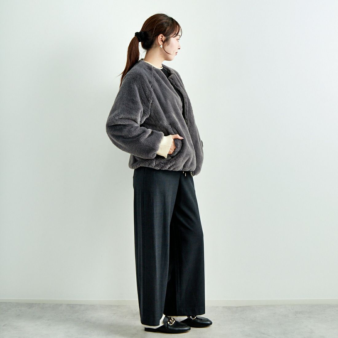 Jeans Factory Clothes [ジーンズファクトリークローズ] リバーシブルフェイクファーブルゾン [147221] 08 ﾁｬｺｰﾙ &&モデル身長：167cm 着用サイズ：F&&