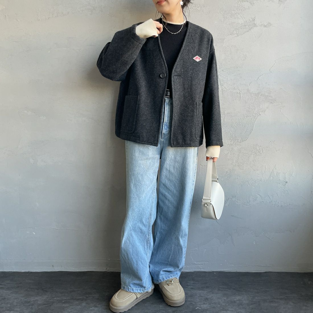 DANTON [ダントン] ウールライトパイル Vネックジャケット [DT-A0542SWP] CHARCOAL &&モデル身長：160cm 着用サイズ：36&&