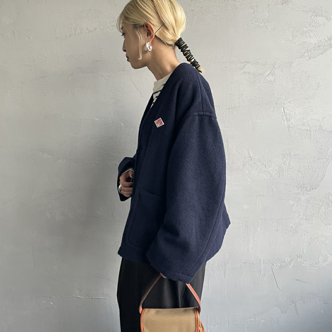 DANTON [ダントン] ウールライトパイル Vネックジャケット [DT-A0542SWP] NAVY &&モデル身長：150cm 着用サイズ：34&&