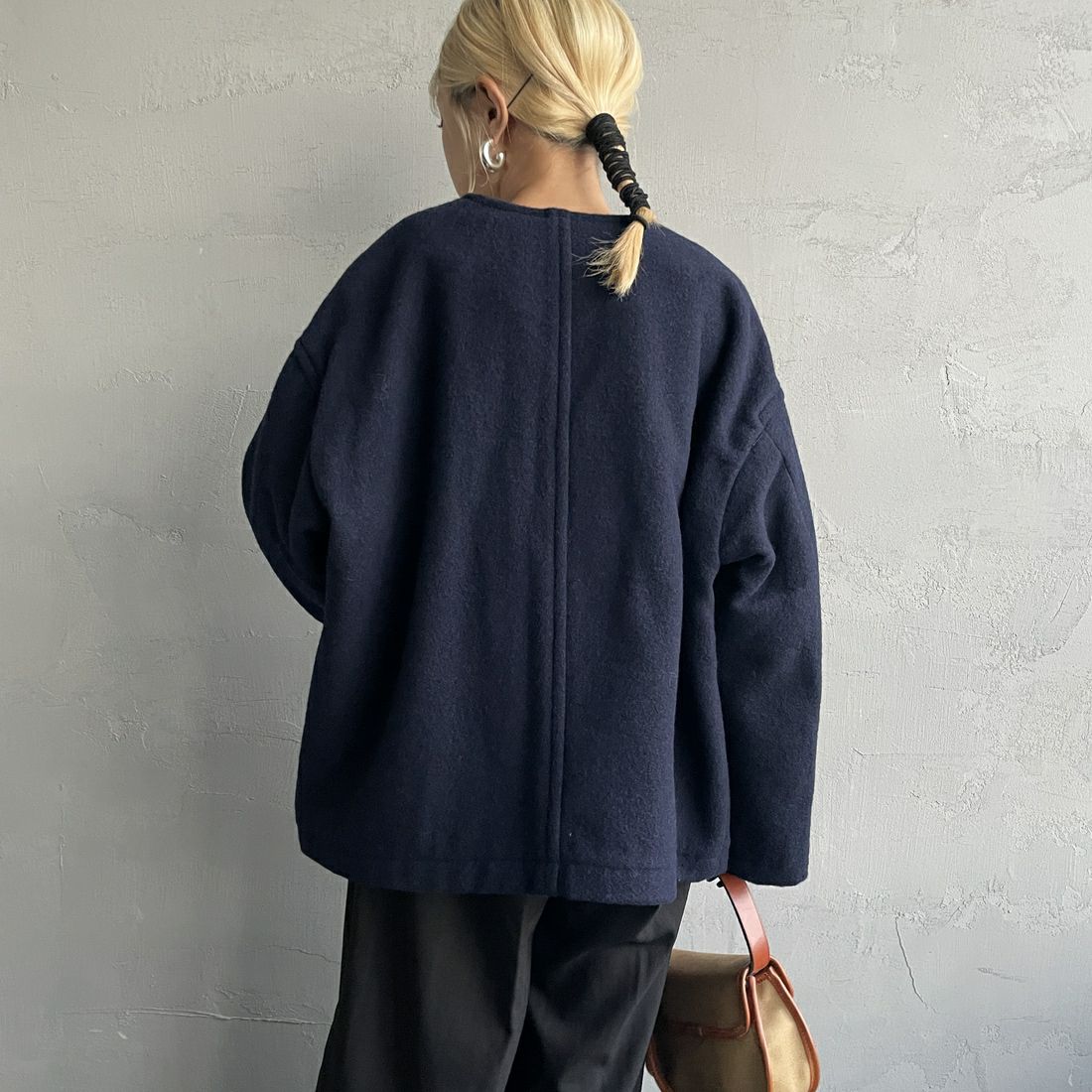 DANTON [ダントン] ウールライトパイル Vネックジャケット [DT-A0542SWP] NAVY &&モデル身長：150cm 着用サイズ：34&&