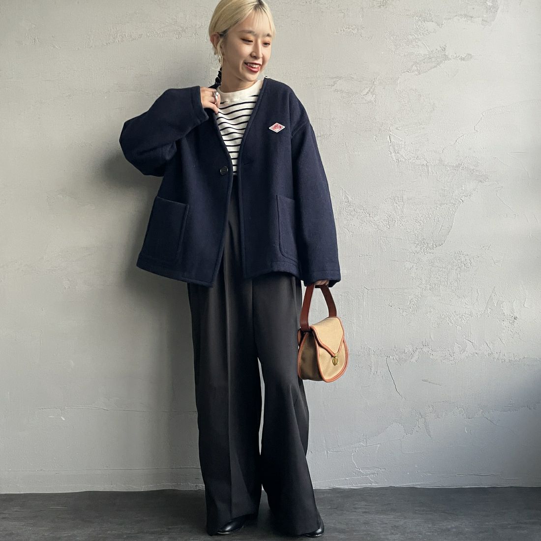 DANTON [ダントン] ウールライトパイル Vネックジャケット [DT-A0542SWP] NAVY &&モデル身長：150cm 着用サイズ：34&&
