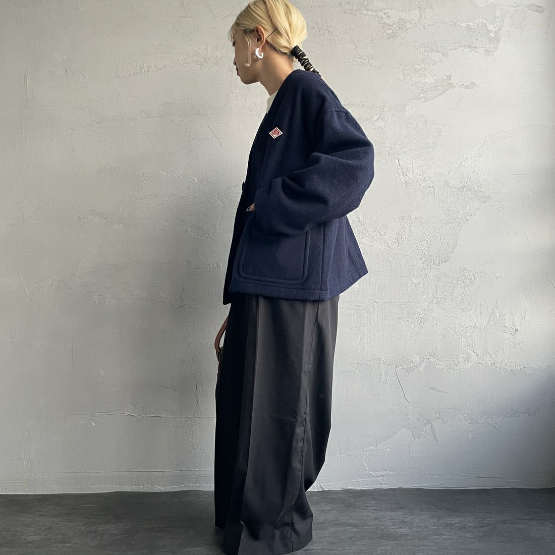 DANTON [ダントン] ウールライトパイル Vネックジャケット [DT-A0542SWP] NAVY &&モデル身長：150cm 着用サイズ：34&&