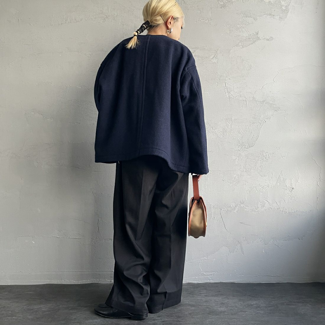 DANTON [ダントン] ウールライトパイル Vネックジャケット [DT-A0542SWP] NAVY &&モデル身長：150cm 着用サイズ：34&&