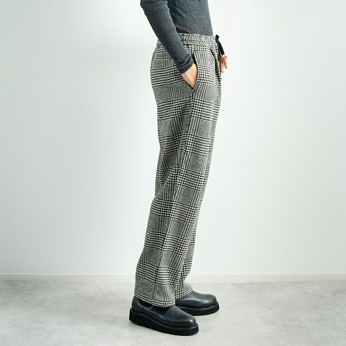 Noir Fabrik [ヌワールファブリック] カラーネップイージーパンツ [LFB800] 840 BLACK &&モデル身長：167cm 着用サイズ：F&&