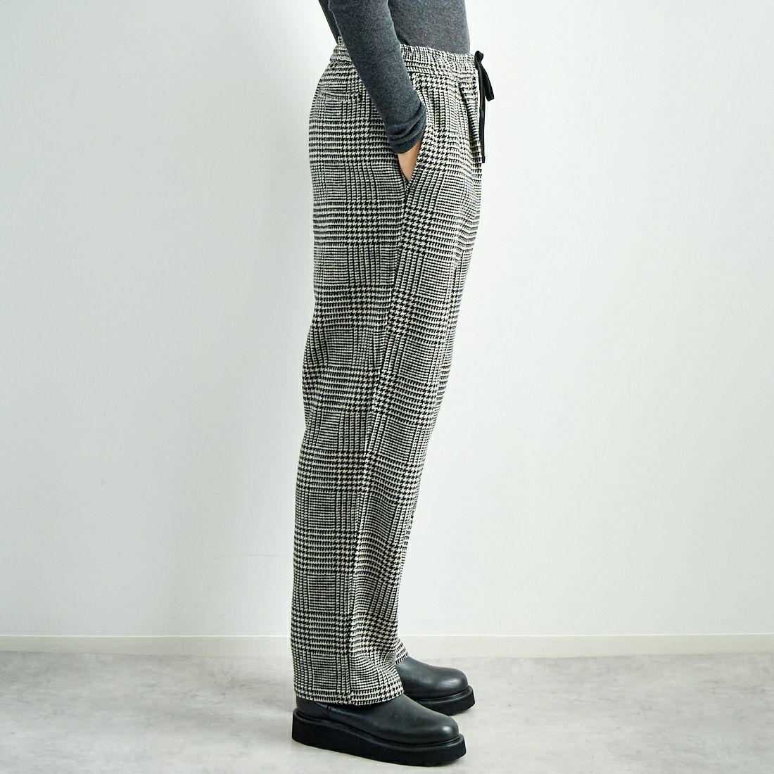 Noir Fabrik [ヌワールファブリック] カラーネップイージーパンツ [LFB800] 840 BLACK &&モデル身長：167cm 着用サイズ：F&&