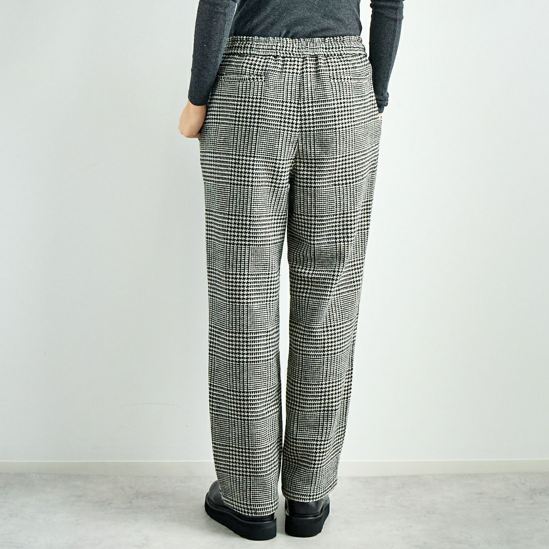 Noir Fabrik [ヌワールファブリック] カラーネップイージーパンツ [LFB800] 840 BLACK &&モデル身長：167cm 着用サイズ：F&&