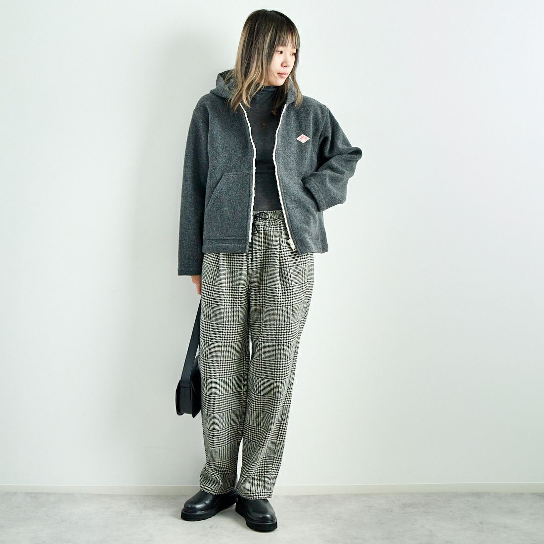 Noir Fabrik [ヌワールファブリック] カラーネップイージーパンツ [LFB800] 840 BLACK &&モデル身長：167cm 着用サイズ：F&&