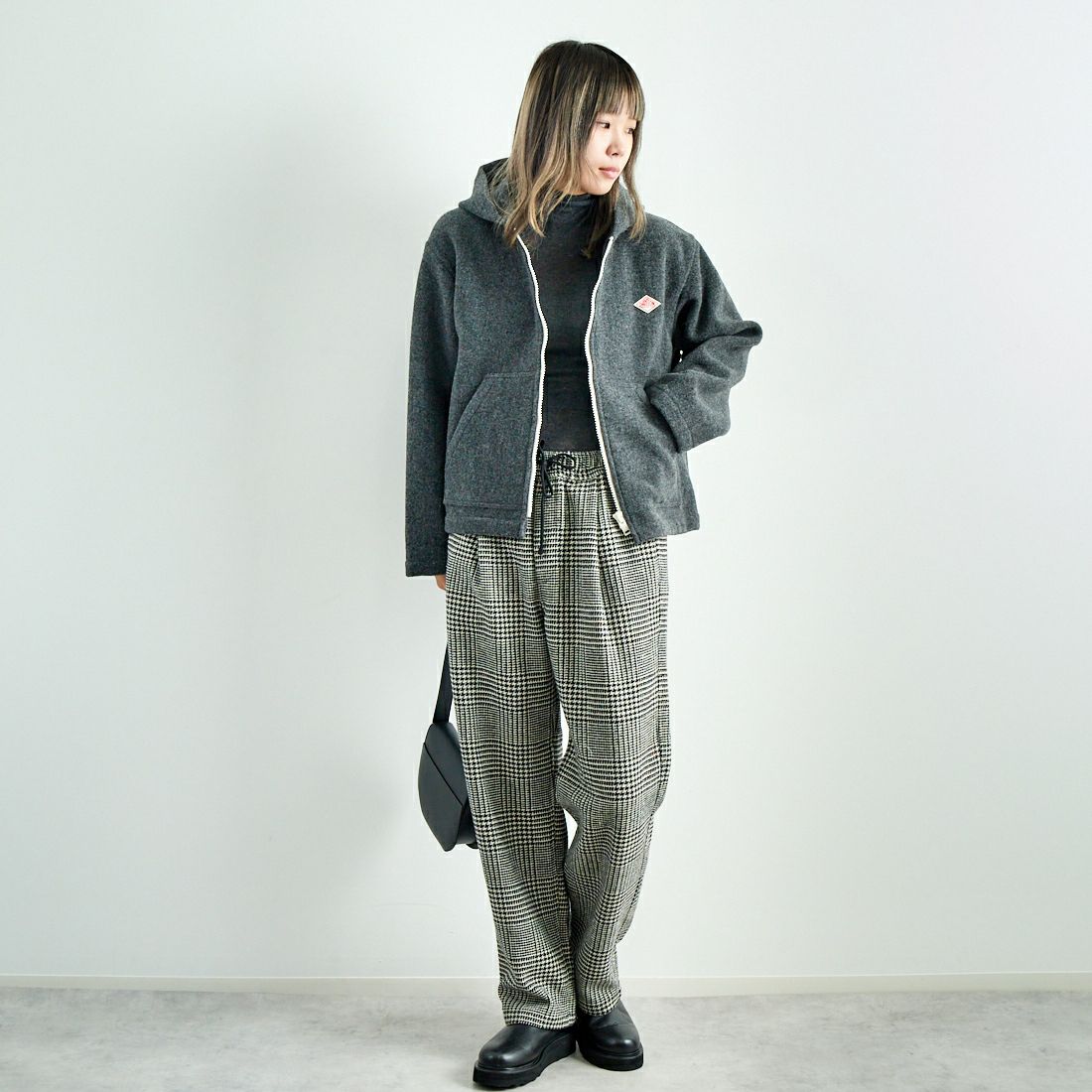 Noir Fabrik [ヌワールファブリック] カラーネップイージーパンツ [LFB800] 840 BLACK &&モデル身長：167cm 着用サイズ：F&&