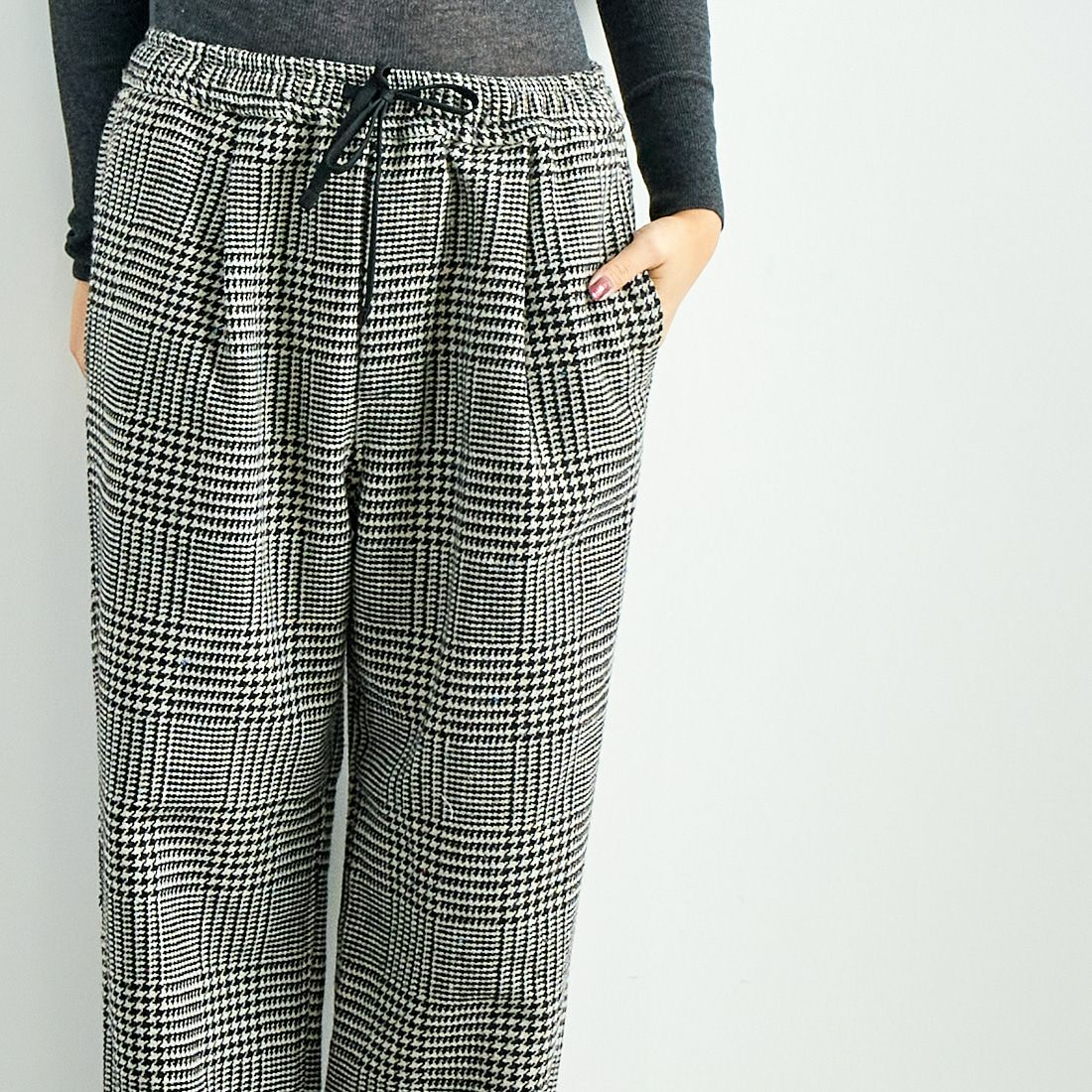 Noir Fabrik [ヌワールファブリック] カラーネップイージーパンツ [LFB800] 840 BLACK &&モデル身長：167cm 着用サイズ：F&&