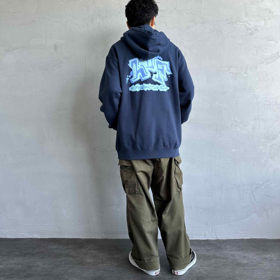 HUF [ハフ] PRODUCTIONS プルオーバーパーカー [PF00686] NIGHTSHADE &&モデル身長：168cm 着用サイズ：L&&