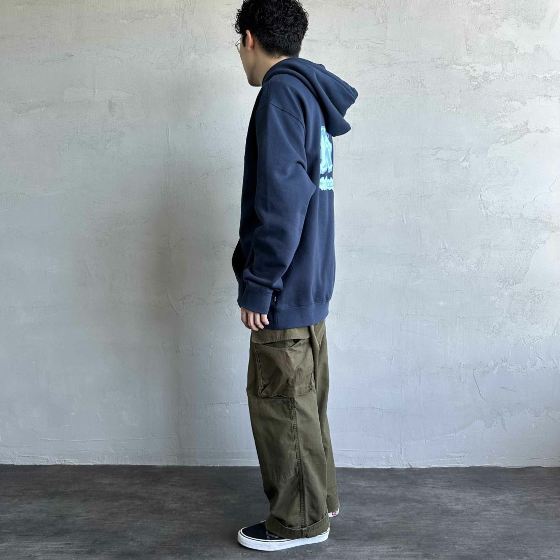 HUF [ハフ] PRODUCTIONS プルオーバーパーカー [PF00686] NIGHTSHADE &&モデル身長：168cm 着用サイズ：L&&