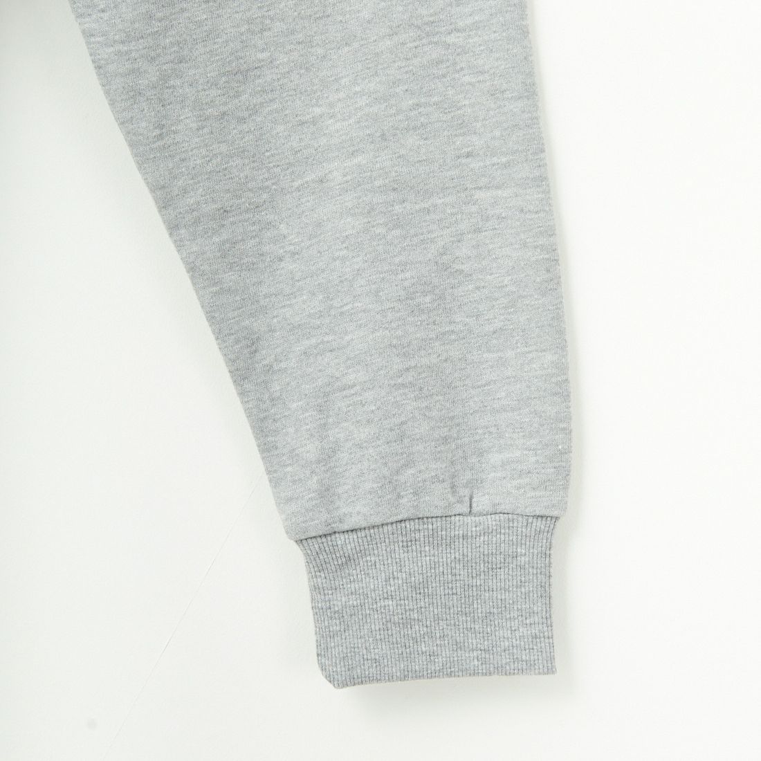 1PIU1UGUALE3 RELAX [ウノ ピゥ ウノ ウグァーレ トレ] 別注 バックロゴ刺繍 スウェットパーカー [USO-24121IN-JF] GRAY