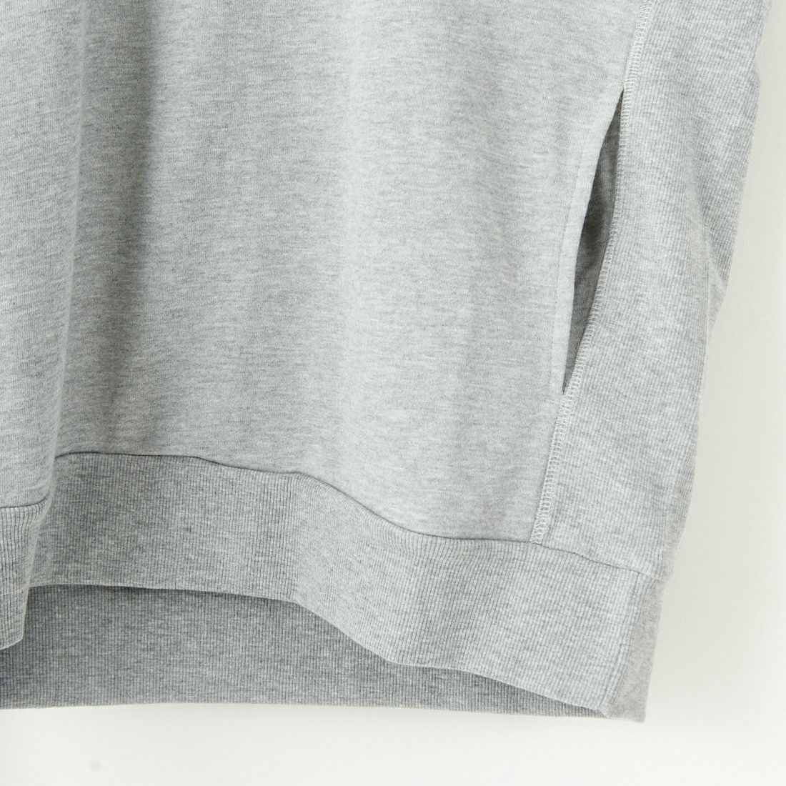 1PIU1UGUALE3 RELAX [ウノ ピゥ ウノ ウグァーレ トレ] 別注 バックロゴ刺繍 スウェットパーカー [USO-24121IN-JF] GRAY