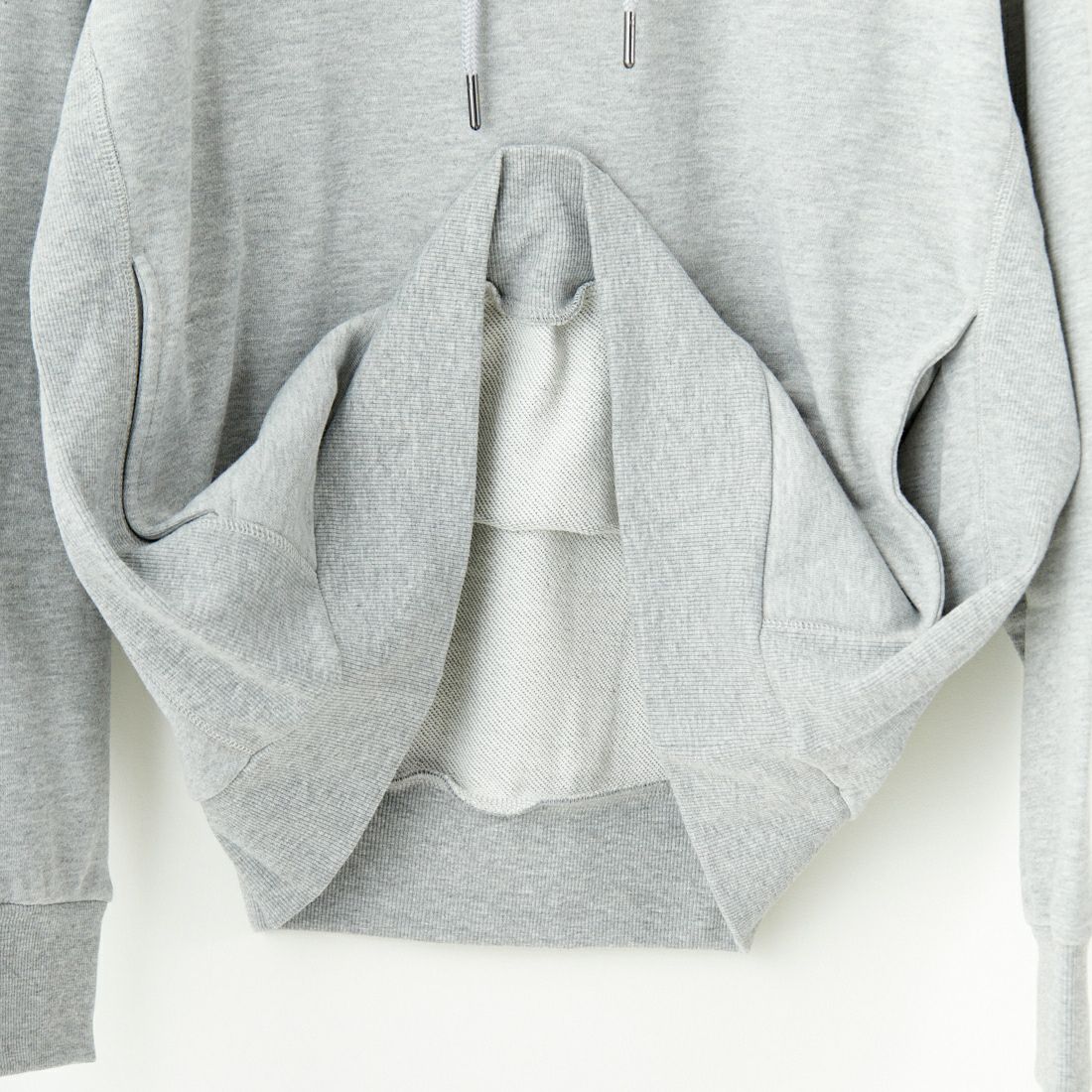 1PIU1UGUALE3 RELAX [ウノ ピゥ ウノ ウグァーレ トレ] 別注 バックロゴ刺繍 スウェットパーカー [USO-24121IN-JF] GRAY