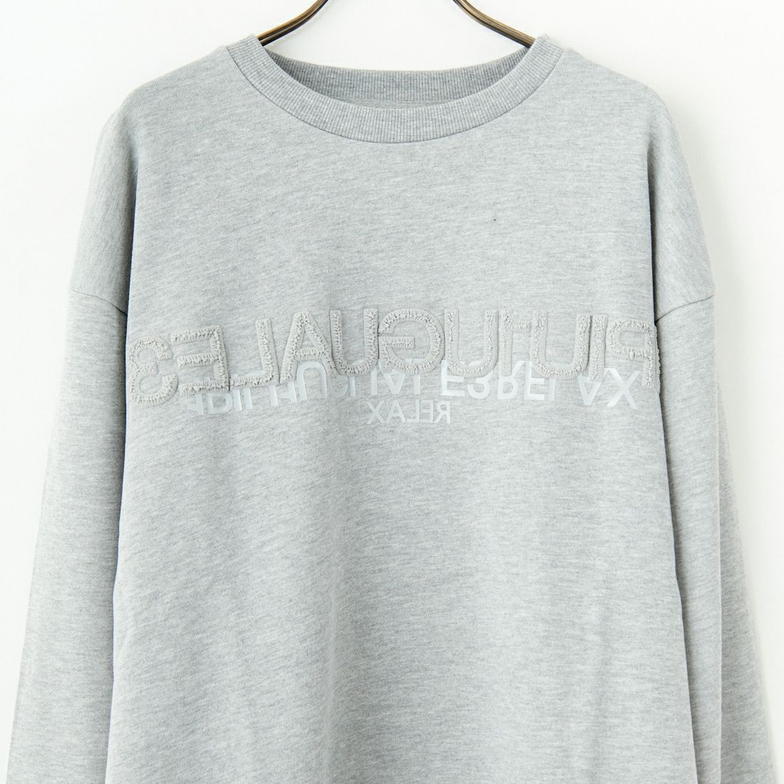1PIU1UGUALE3 RELAX [ウノ ピゥ ウノ ウグァーレ トレ] 別注 発泡プリントロゴ クルーネックスウェット [USO-24120IN-JF] GRAY