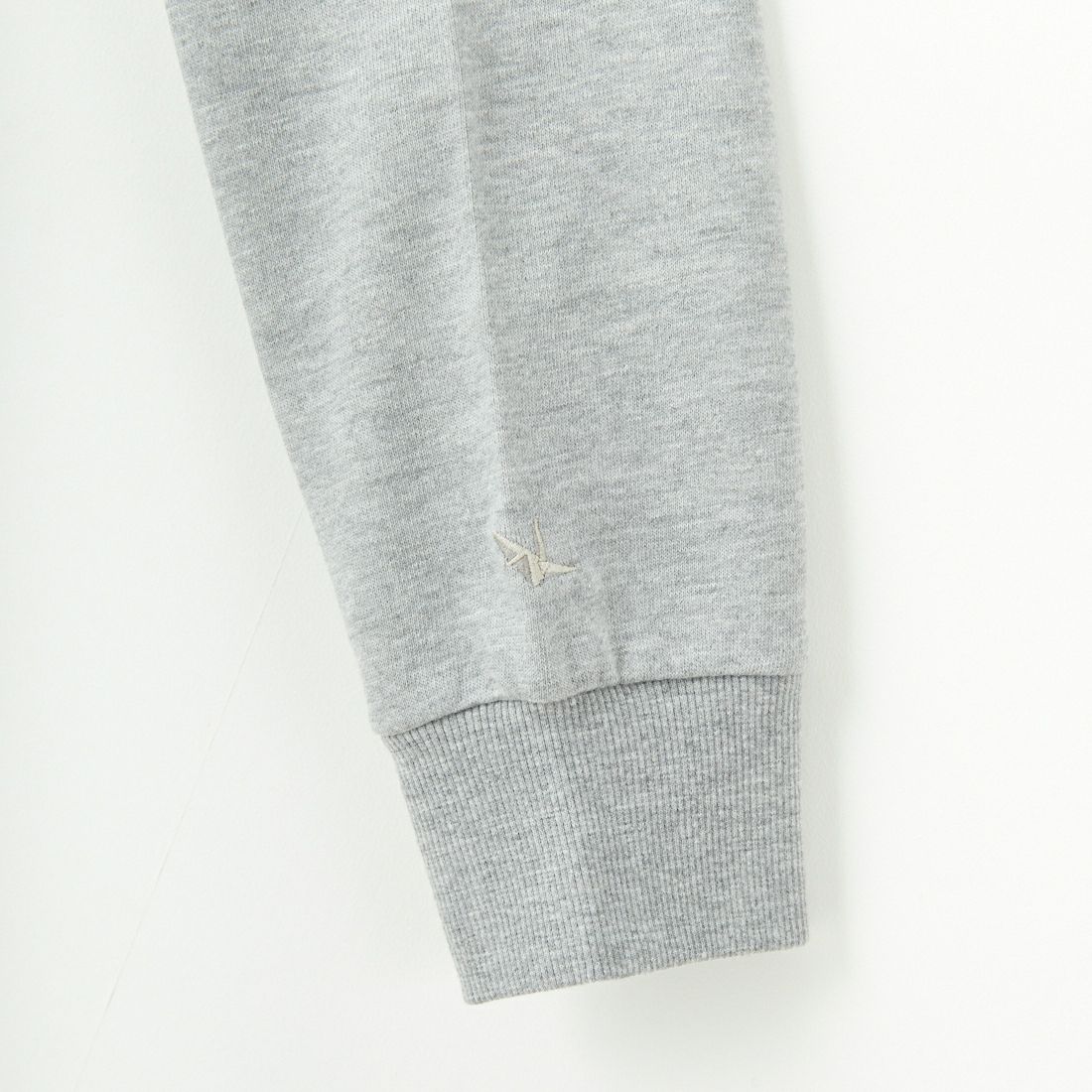 1PIU1UGUALE3 RELAX [ウノ ピゥ ウノ ウグァーレ トレ] 別注 発泡プリントロゴ クルーネックスウェット [USO-24120IN-JF] GRAY