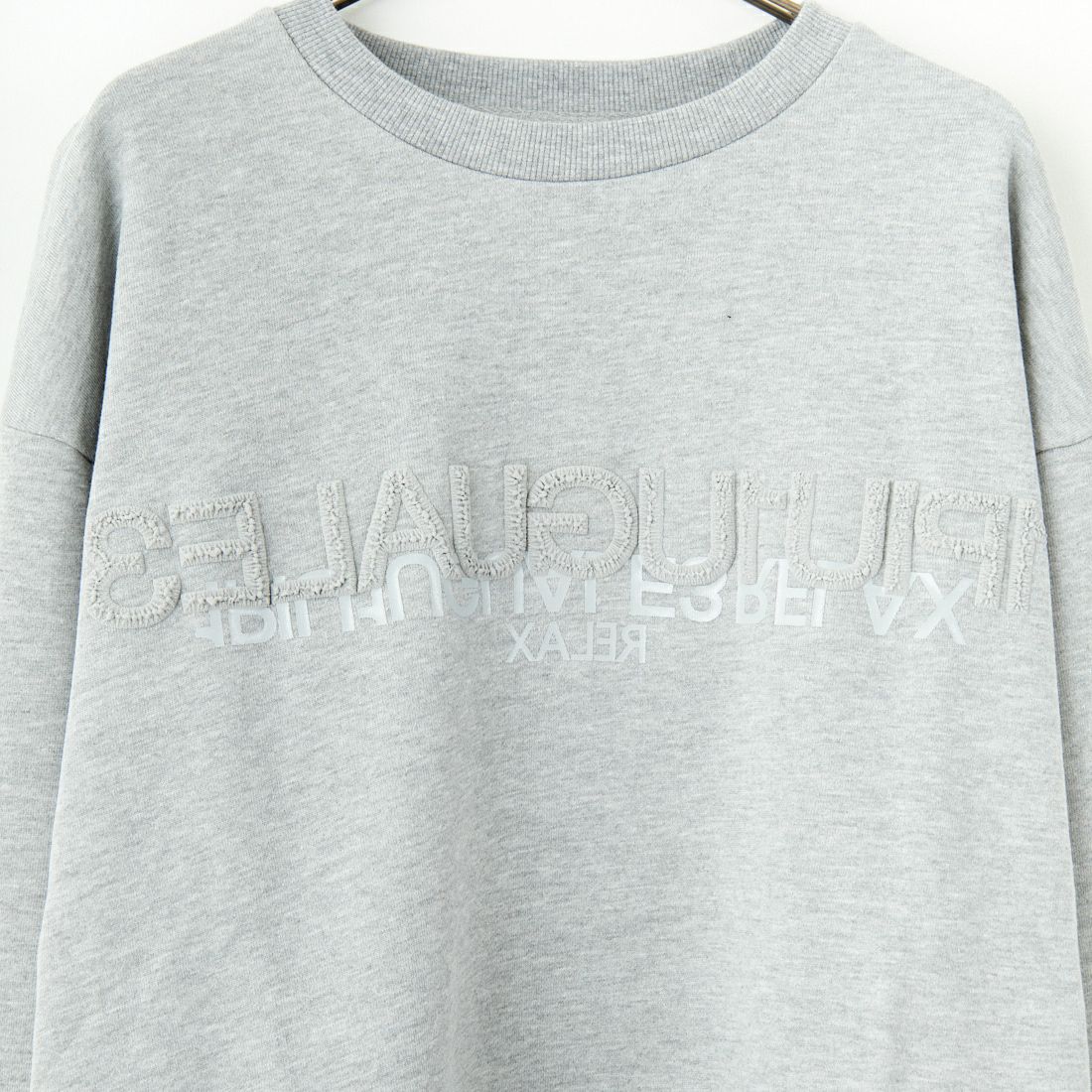 1PIU1UGUALE3 RELAX [ウノ ピゥ ウノ ウグァーレ トレ] 別注 発泡プリントロゴ クルーネックスウェット [USO-24120IN-JF] GRAY