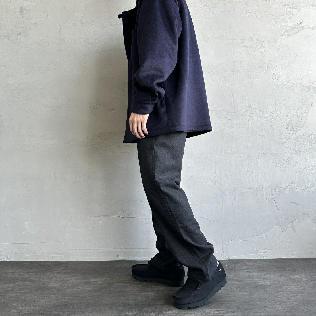 GRAMiCCi [グラミチ] ウールリラックスドプリーツドトラウザー [G4FM-P065] CHARCOAL W &&モデル身長：168cm 着用サイズ：M&&