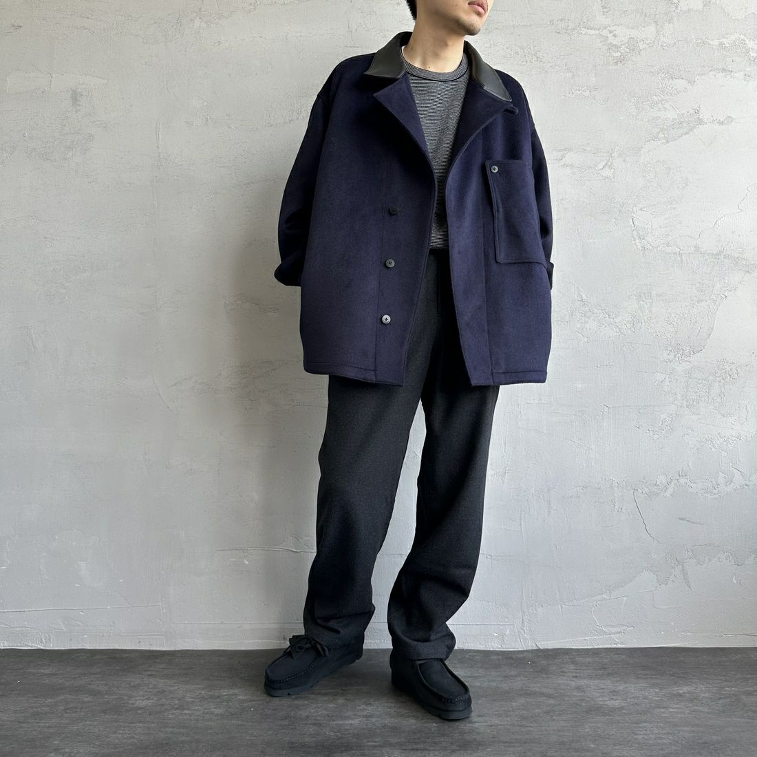 GRAMiCCi [グラミチ] ウールリラックスドプリーツドトラウザー [G4FM-P065] CHARCOAL W &&モデル身長：168cm 着用サイズ：M&&