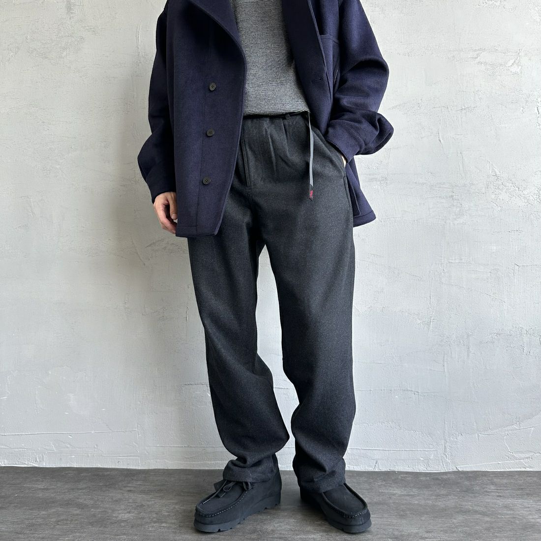 GRAMiCCi [グラミチ] ウールリラックスドプリーツドトラウザー [G4FM-P065] CHARCOAL W &&モデル身長：168cm 着用サイズ：L&&