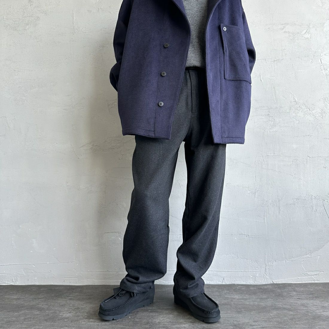 GRAMiCCi [グラミチ] ウールリラックスドプリーツドトラウザー [G4FM-P065] CHARCOAL W &&モデル身長：168cm 着用サイズ：L&&