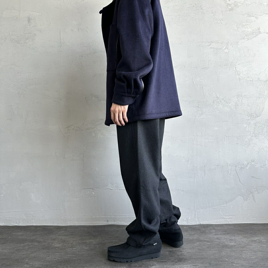 GRAMiCCi [グラミチ] ウールリラックスドプリーツドトラウザー [G4FM-P065] CHARCOAL W &&モデル身長：168cm 着用サイズ：L&&